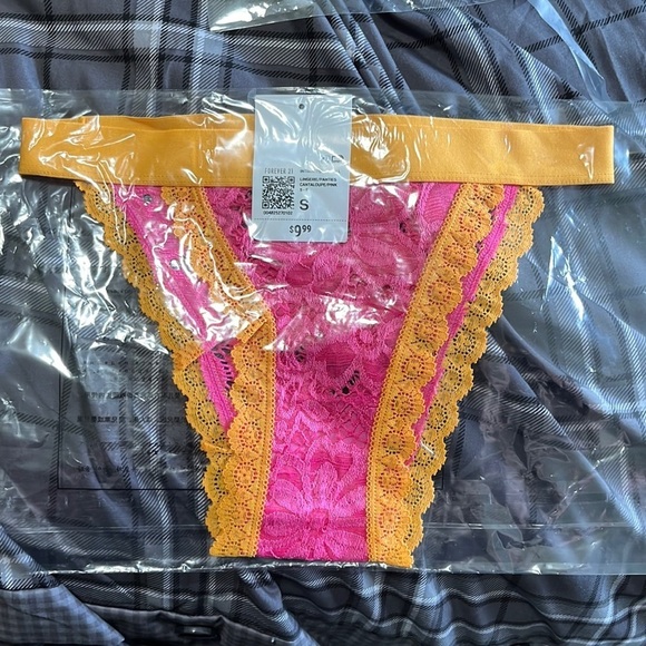 Forever 21 Contrast Lace Bikini Panties - Picture 5 of 6